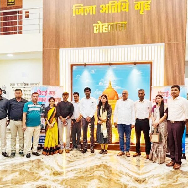 रोहतास में सात वरीय अधिकारियों को दी गई भावभीनी विदाई