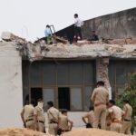 गुरुवार को अहमदाबाद के सरदार वल्लभभाई पटेल अंतरराष्ट्रीय हवाई अड्डे के पास हुआ बड़ा विमान हादसा अब कई अहम जांचों के दौर से गुजर रहा है। एयर इंडिया की फ्लाइट AI171, जो लंदन से दिल्ली होते हुए अहमदाबाद पहुंच रही थी, लैंडिंग से पहले एक छात्रावास परिसर में क्रैश हो गई। शुक्रवार शाम (13 जून) को एयरक्राफ्ट एक्सीडेंट इन्वेस्टिगेशन ब्यूरो (AAIB) ने विमान का ब्लैक बॉक्स बरामद कर लिया है, जो छात्रावास के मेस की छत पर पाया गया।