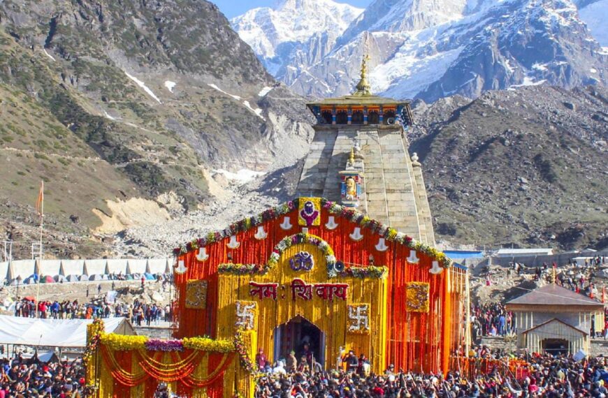 उत्तराखंड के ऊंचे पहाड़ी इलाकों में अनियमित मौसम हमेशा से चारधाम यात्रा में बाधा बनता रहा है। बारिश, बर्फबारी और लैंडस्लाइड जैसी प्राकृतिक चुनौतियां यात्रियों की गति को धीमा करती हैं। लेकिन इस बार, श्रद्धालुओं ने हर चुनौती को आस्था के बल पर पार कर लिया।