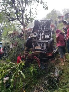 हिमाचल के मंडी में प्राइवेट बस हादसा: 20 यात्री घायल, कई की हालत गंभीर