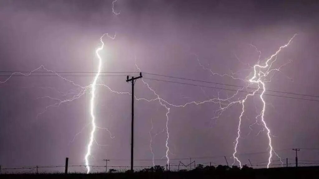 आकाशीय बिजली से 24 घंटे में 14 की मौत