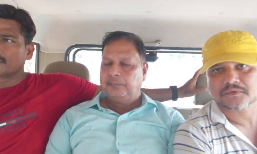 बिक्रमगंज BEO और लेखा सहायक रिश्वत लेते रंगे हाथ गिरफ्तार