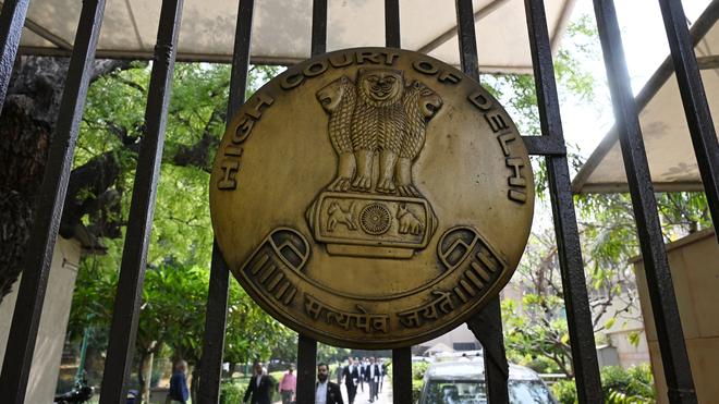 पूर्व NIA जज के हथियार लाइसेंस पर जल्द फैसला लें अधिकारी: दिल्ली हाईकोर्ट