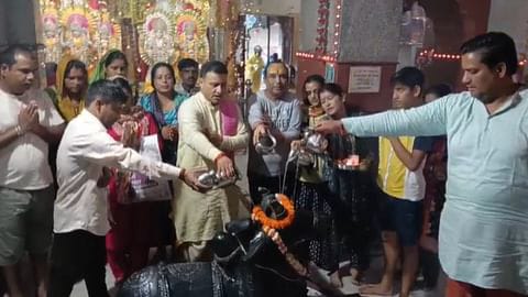 सावन के पहले सोमवार पर शिवालयों में उमड़ी भक्तों की भीड़, बारिश में गूंजा ‘हर-हर महादेव’